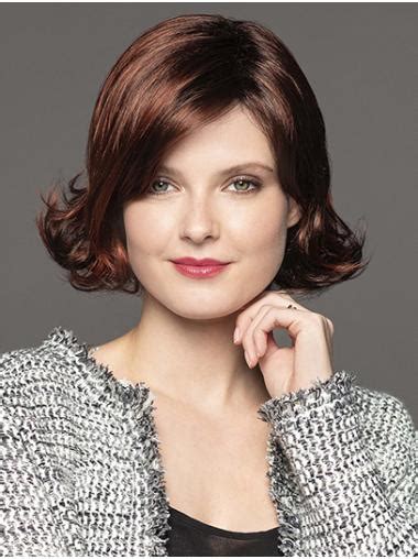 2025's Chin-Length Capless Synthetic Wavy Classic Lady Wig: A Stunning Transformation Awaits!