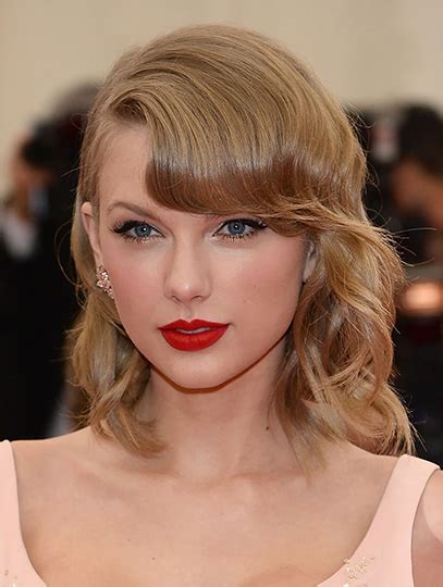 2025's Ultimate Guide to Lace Front Shoulder Length Blonde Curly with Bangs Taylor Swift Wigs