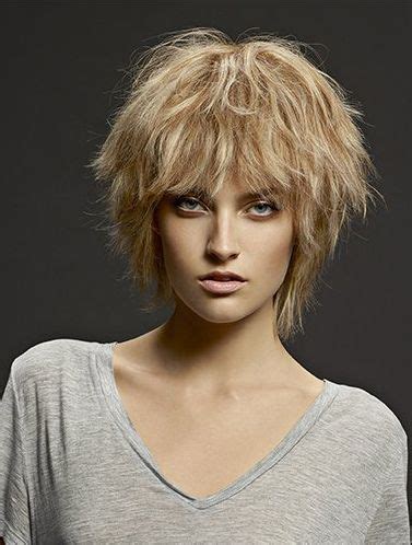 2025: Fashional Blonde Chin Length Straight Layered New Design Wigs