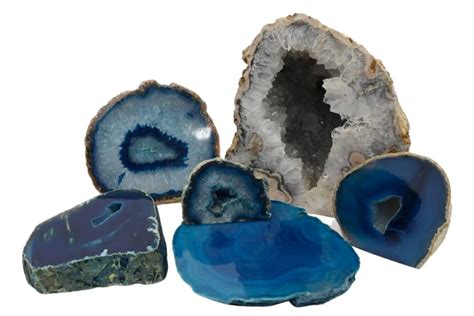 2025: Geode Agate vs. Quartz: A Clash of Sparkling Crystals