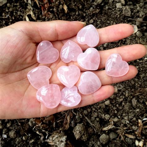 2025: Heart-Shaped Rose Quartz VS Clear Quartz