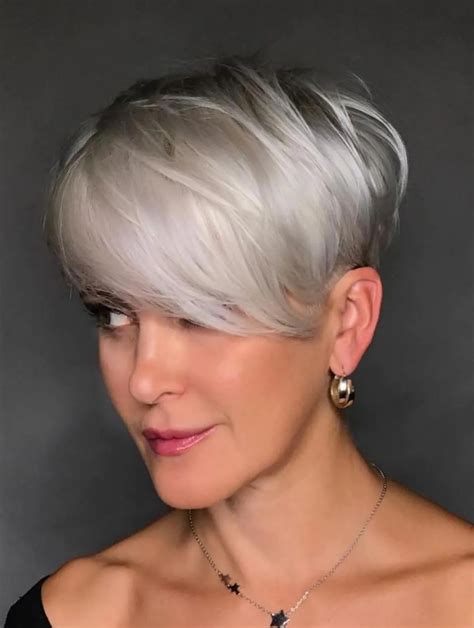 2025: Stylish Lace Front Short Grey Wigs VS Classic Wigs