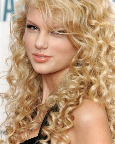 2025: Taylor Swift's Fabulous Blonde Curly Long Wigs