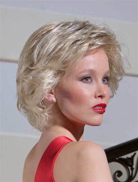 2025: Traditiona Blonde Wavy Short Classic Wigs