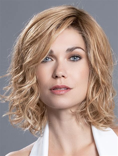 2025 Flexibility Blonde Synthetic Wavy Flexibility Wigs for a Medium-Length, Effortless Look