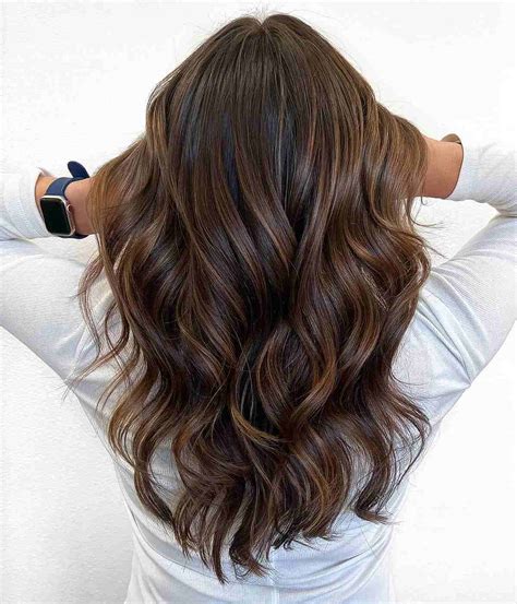 21 Alluring Dark Chocolate Brown Hair with Highlights to Enhance Your Look