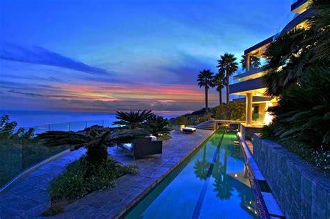 22 Captivating Beach Houses in Santa Barbara: A Luxury Coastal Escape