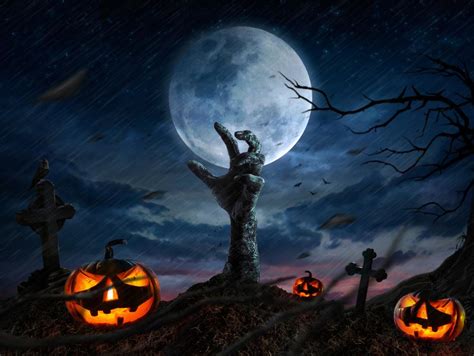 22 Grim Hallow Happenings: A Haunting History and the Science Behind the Spookiest Night