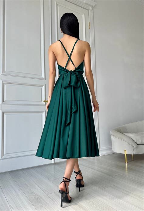 23 Stunning Open-Back Midi Dress Ideas for Every Occasion