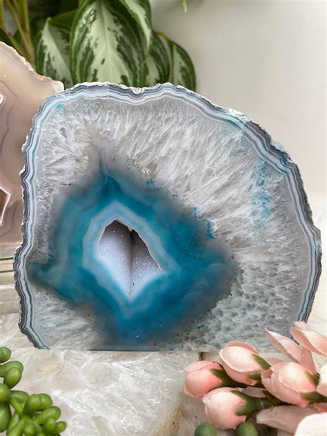 24/7 Teal Geode: The Enchanting Hue for Home and Healing