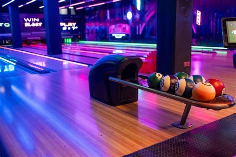 24 modern bowling lanes: