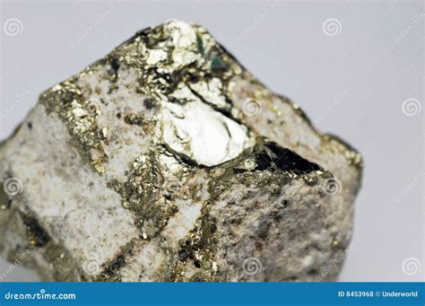 24-Karat Mistake: Fool's Gold in Quartz