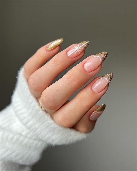 25 Easy Christmas Nails for Every Skill Level