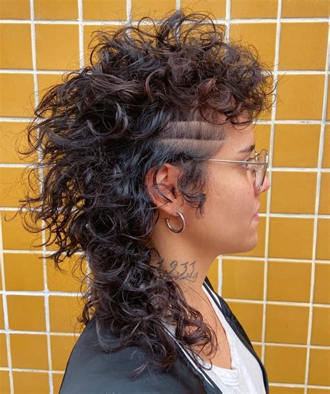 25 Irresistible Curly Wolf Cut Ideas for a Fierce & Flawless Look