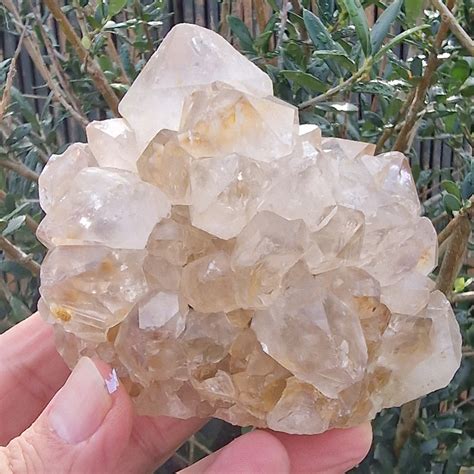 25 Marvelous Iron Quartz Facts & Benefits: A Comprehensive Guide