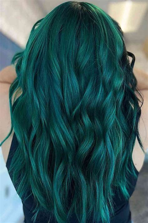 25 Stunning Emerald Green Hair Ideas That Will Turn Heads