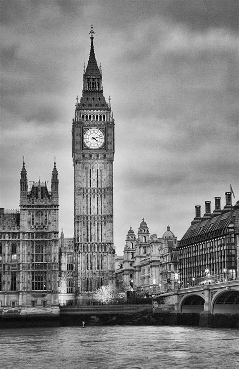 250 views of london black and white phot PDF