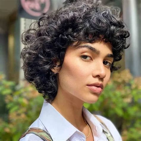 3 Captivating Hair Trends for Curly Queens in 2023