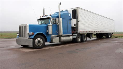 3 Must-Know Commercial Truckers Insurance Tips to Protect Your Rig and Your Business