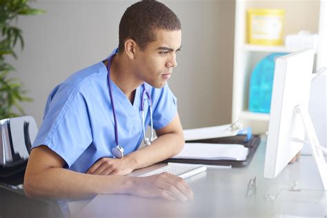 3 Reasons to Choose Online CNA Training