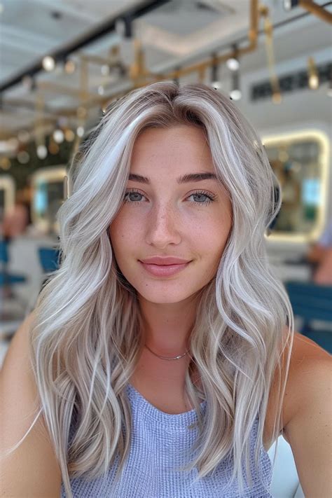 3 Secrets to Achieving Pearl Blonde Hair Color That Will Turn Heads