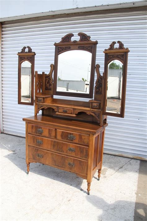 3 Types of Vanity Dressers with Mirrors