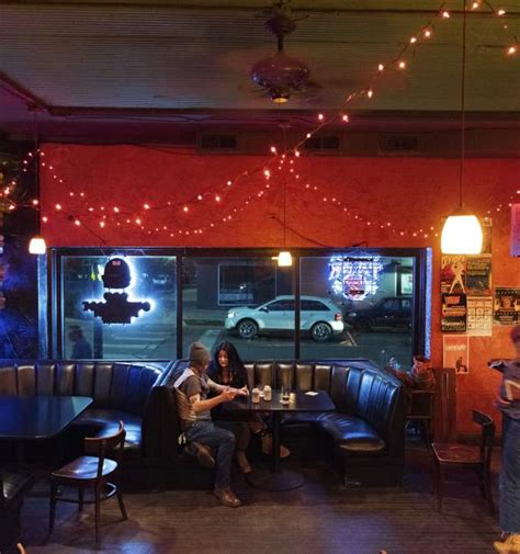 3 Unforgettable Bars in Lawrence, KS: A Nightlife Guide for Epic Encounters