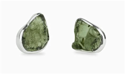 3 Unheard Moldavite Earrings Trends That Will Make You Shine in 2023