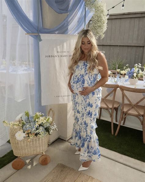 30+ Stunning Maternity Dresses for Every Baby Shower Style