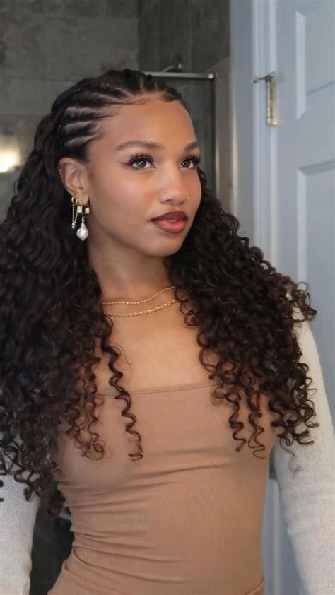 32 Hairdos for Curly Hair that Will Turn Heads