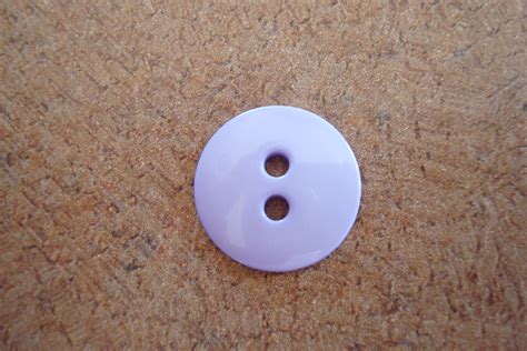 32 Ways to Use Buttons with 2 Holes