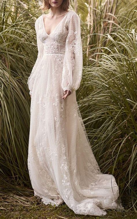 33 Ethereal Bohemian Bridal Dresses for a Unforgettable Wedding