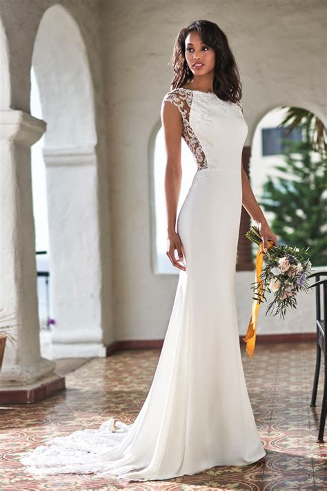 33 Gorgeous Crepe Bridal Dresses That Are Perfect for Any Wedding