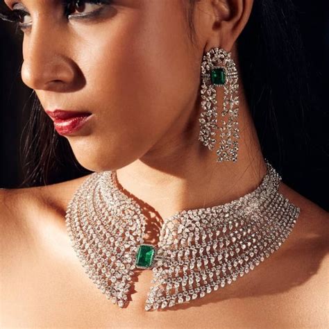 33 Intriguing Crystal Necklace Designs for Every Style and Occasion