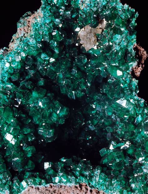 33 Unbelievable Emerald Green Crystal Hacks That Will Make You Green with Envy