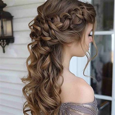 35 Eye-Catching Prom Hairstyles to Make You Shine on Your Special Night