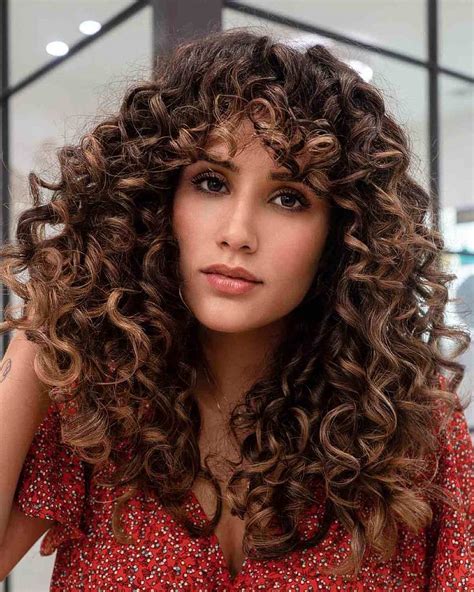 35 Gorgeous Loose Curly Hair Looks That Will Turn Heads