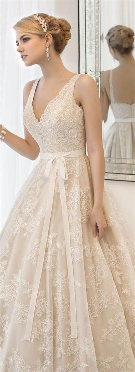 4 Captivating Classic Style Wedding Dresses