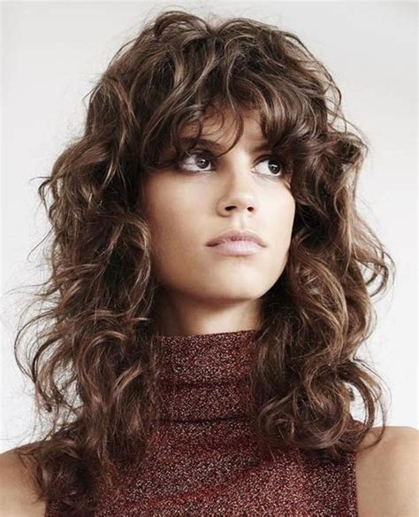 4 Enticing Layered Haircuts for Long Curly Hair in 2025