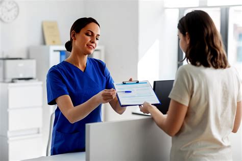 4 Essential Medical Front Desk Roles