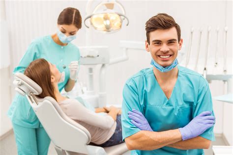 4 Reasons to Advance Your Dental Assisting Career with Online Courses