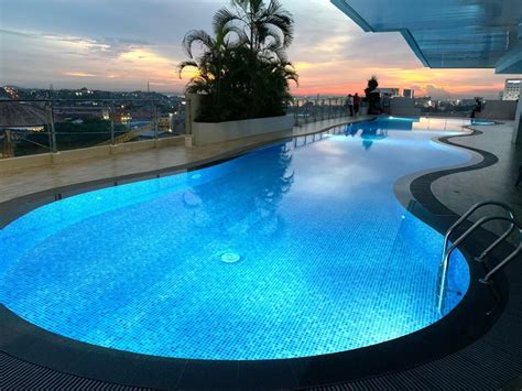 4 Reasons to Consider a Batam Hotel with a Private Pool: