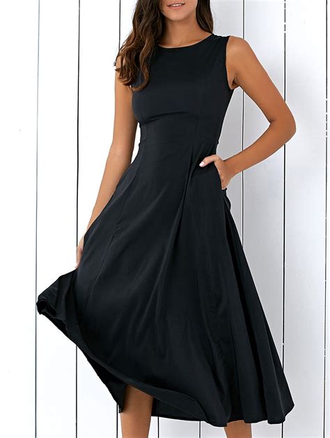 4 Types of Casual Women's Black Dresses