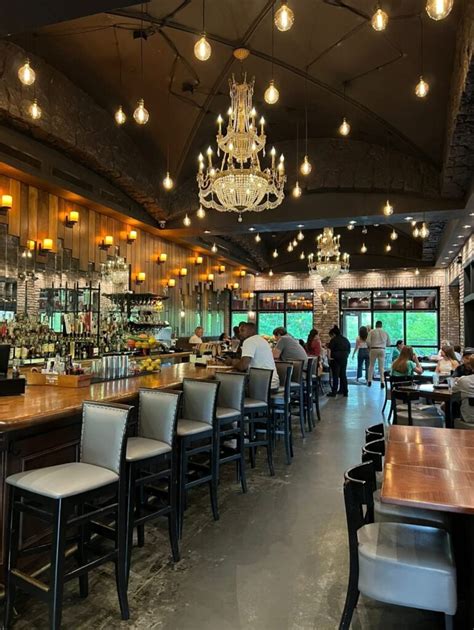 4 Unforgettable Bars in The Woodlands for an Epic Night Out