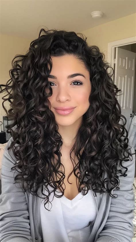 40 Natural Curly Cuts for the Perfect Look