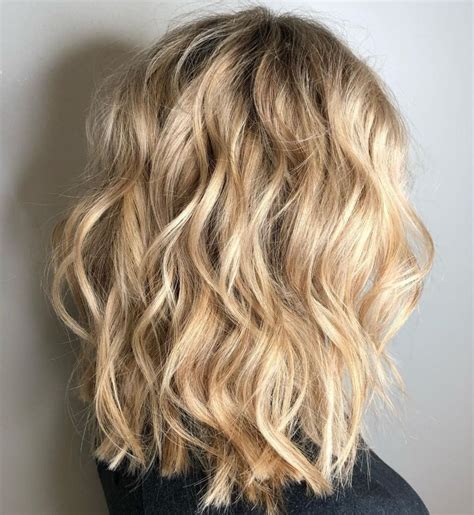 40 Wavy Medium Long Hairstyles for Endless Possibilities