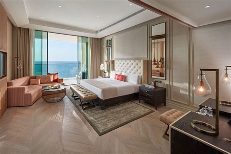 400+ Luxurious Guest Rooms and Suites: