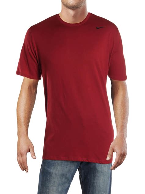 5 Benefits of Athletic Cut Tee Shirts