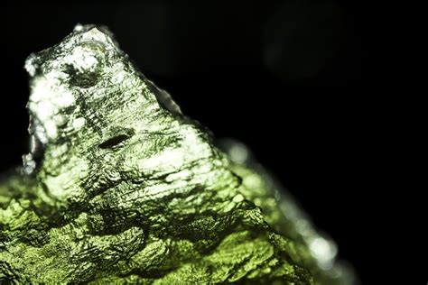 5 Breathtaking Necklaces Moldavite: Unveil the Mystical Allure