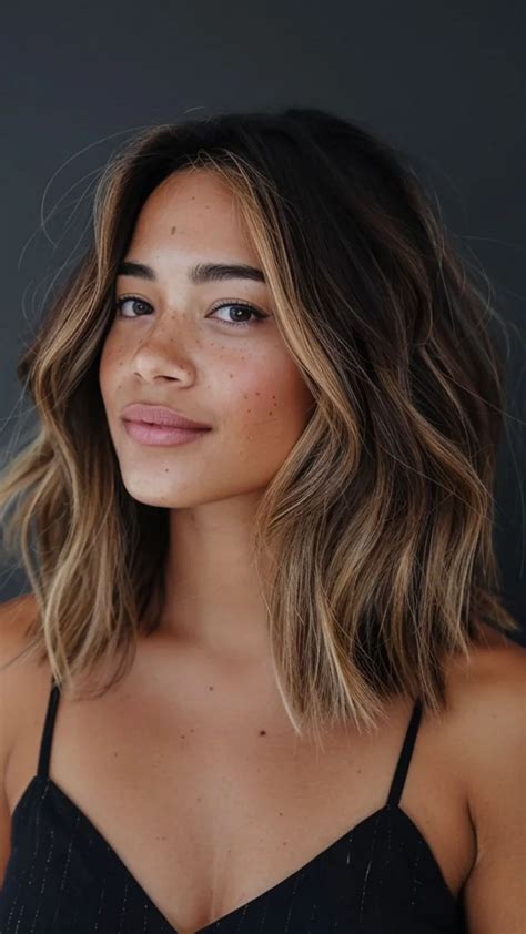 5 Dazzling Highlight Colors to Elevate Short Brown Hair